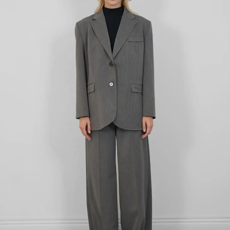 Oversized single-breasted blazer that comes with matching trousers to make a chic and relaxed looking professional women's suit for the office or events.